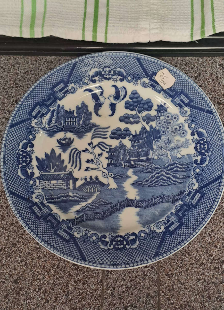 Willow pattern 23cm plate