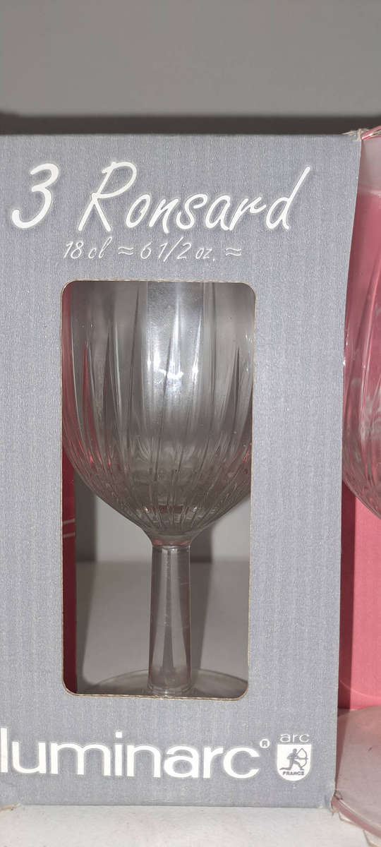 2x sets of 3 vintage wine glasses Luminarc