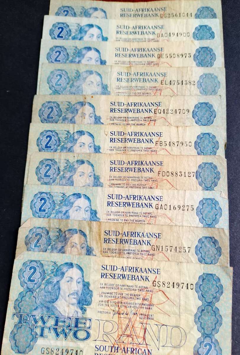 RSA lot of 10 R2 notes circulated. One price for all.
