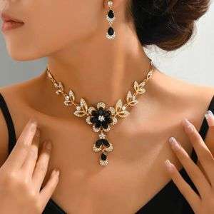 Black and Gold Flower Jewelry set