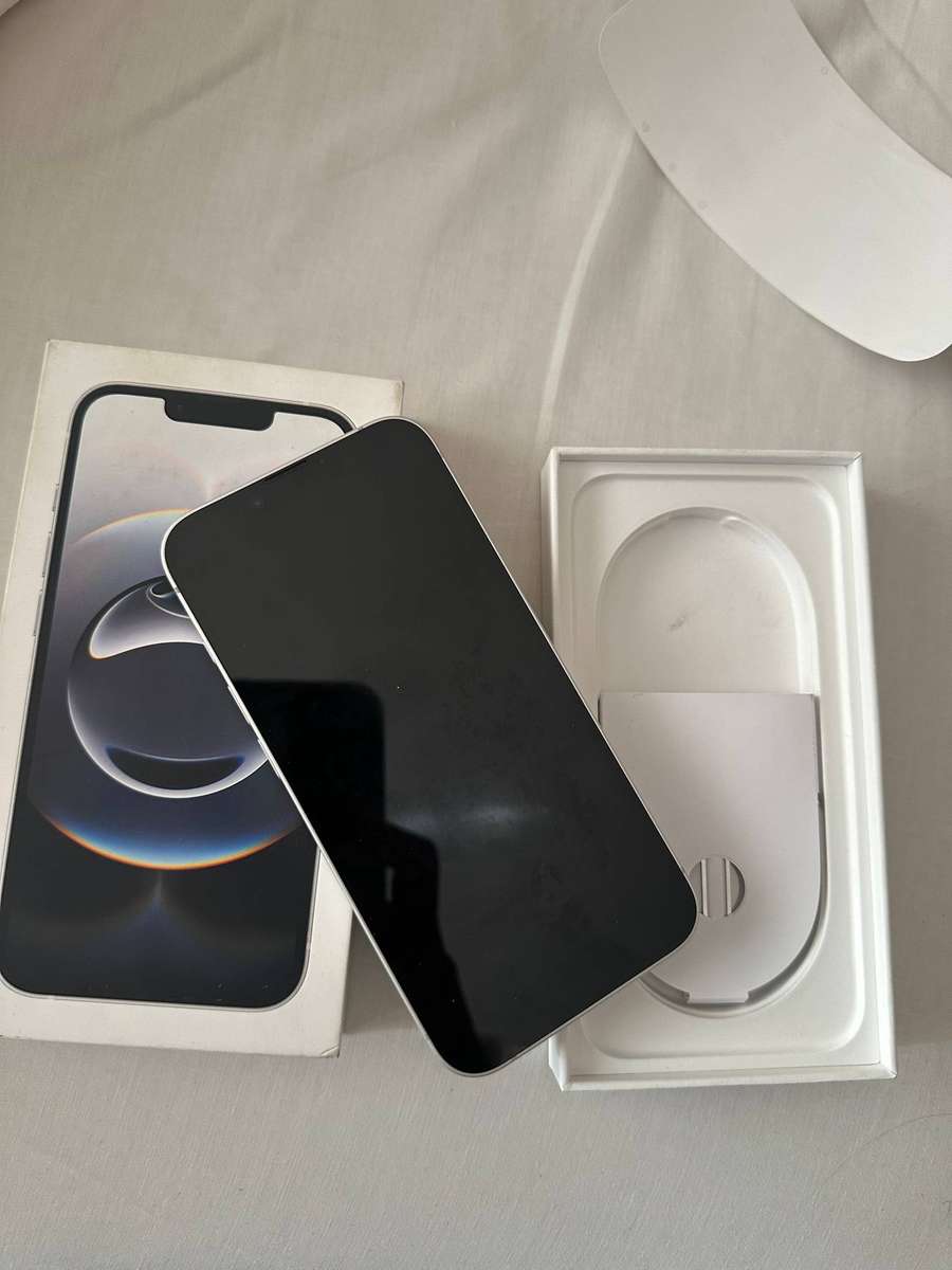 iPhone 16e 128gb. 100% battery health.