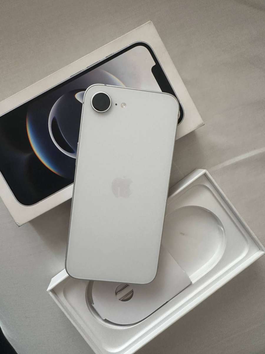 iPhone 16e 128gb. 100% battery health.