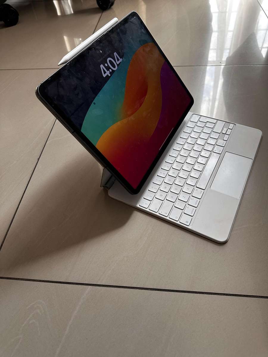 iPad Pro 12.9 5th gen 128gb WiFi and cellular