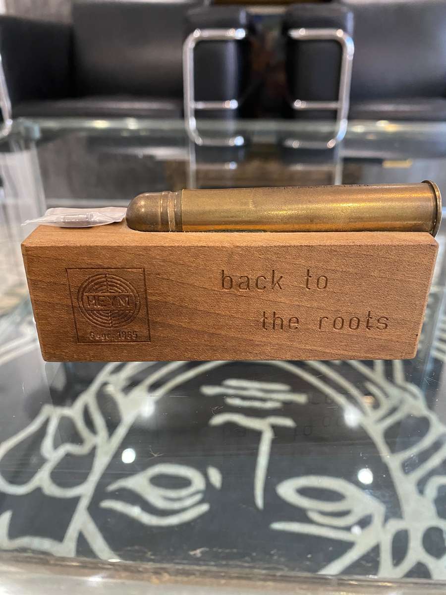 Desktop display piece