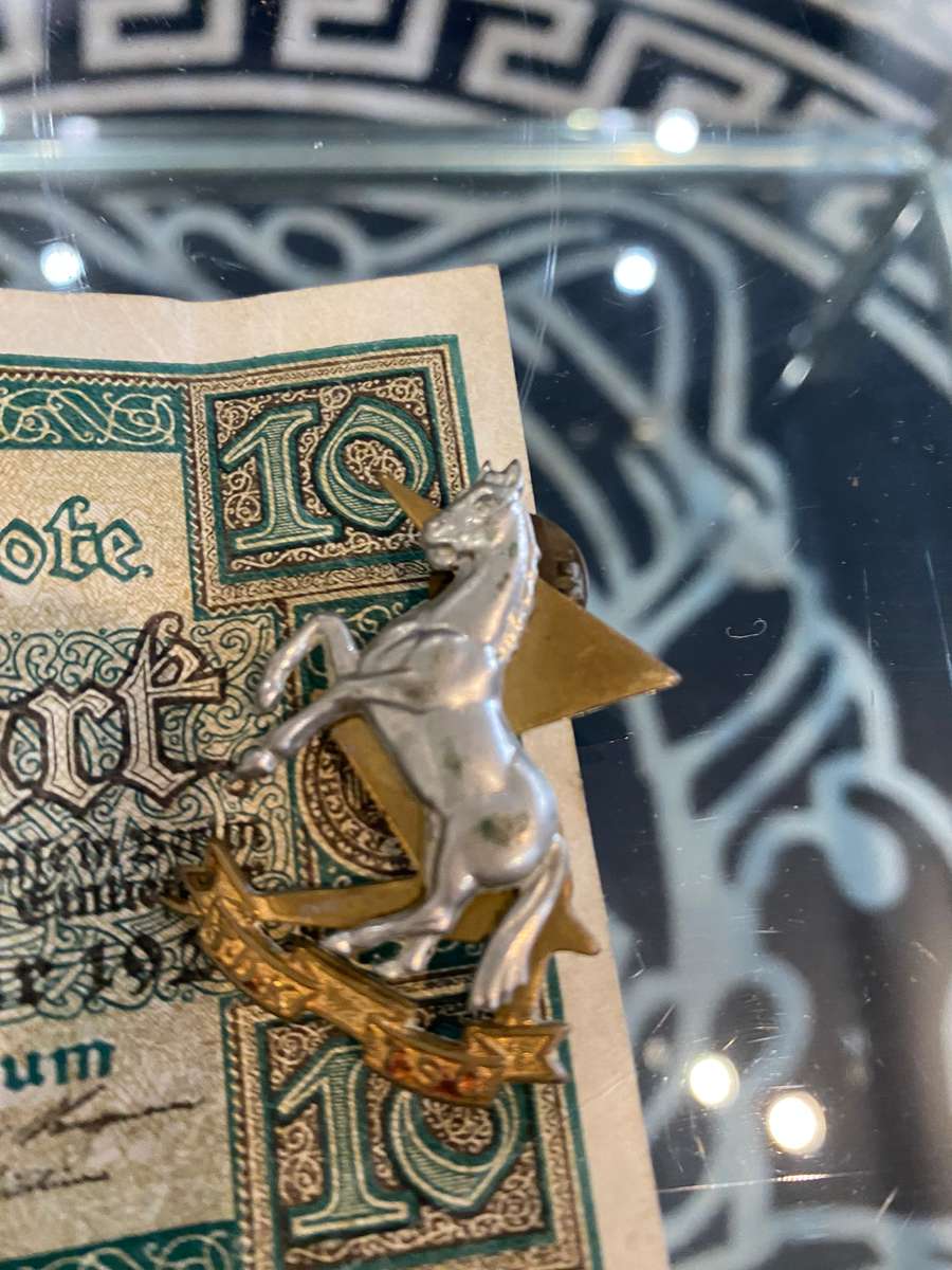 Notes and medals collection auction.