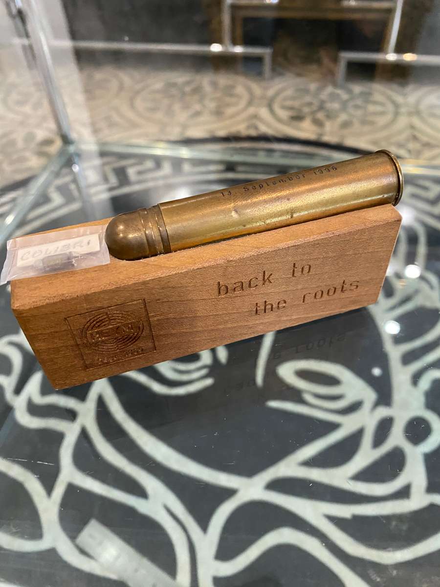 Desktop display piece