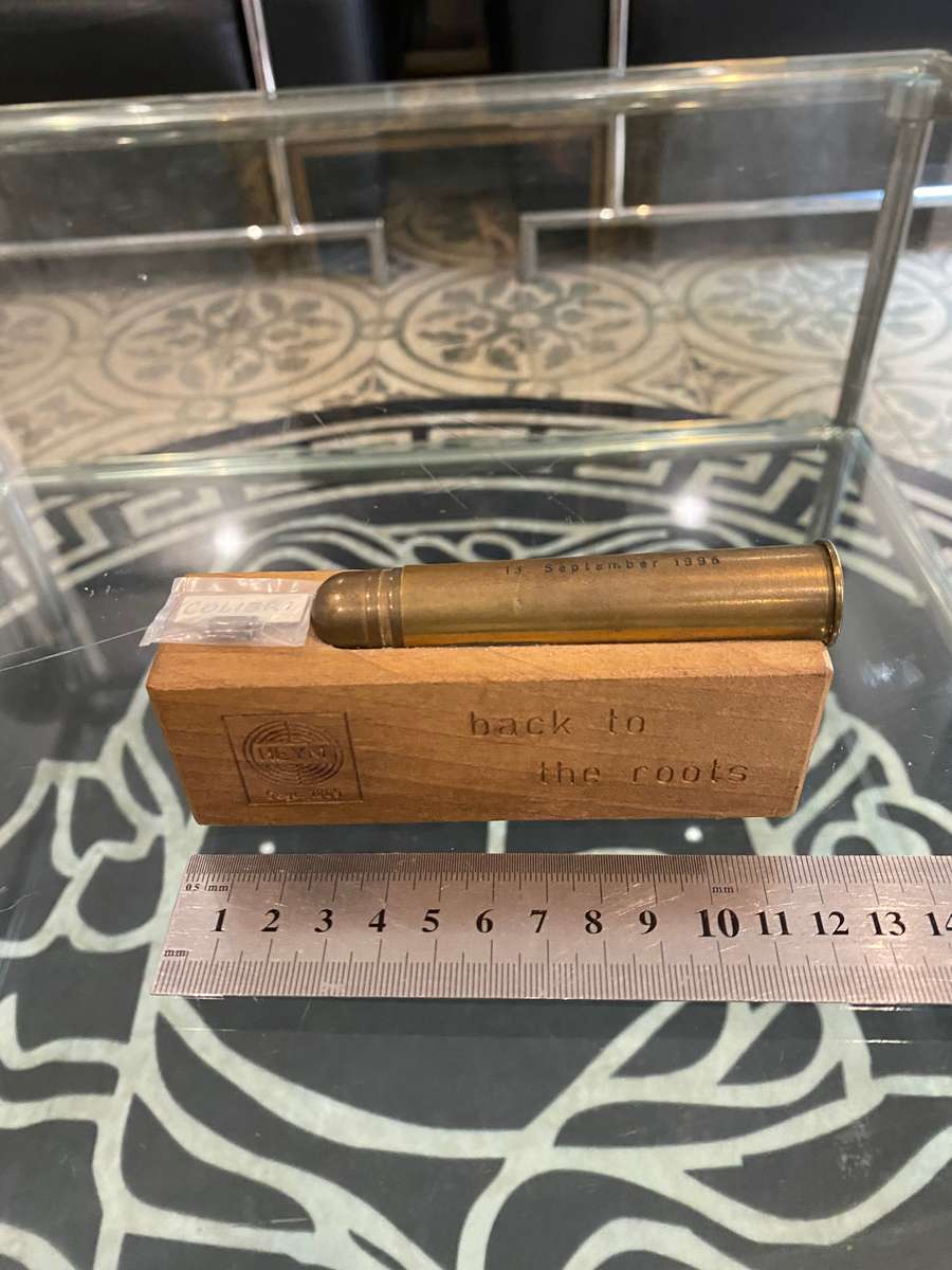 Desktop display piece