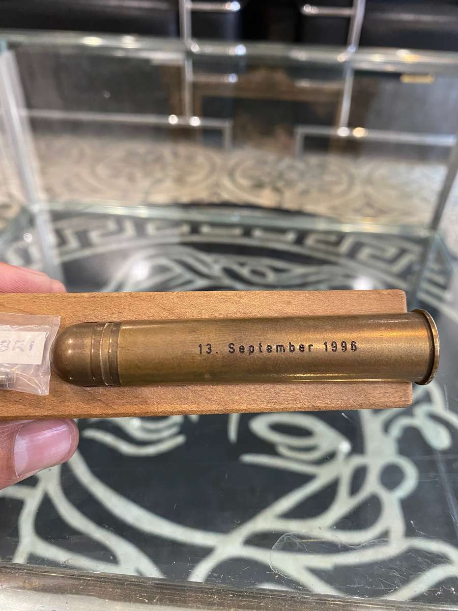 Desktop display piece