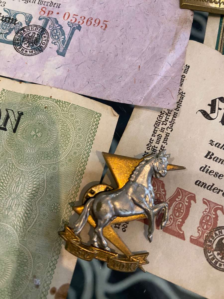 Notes and medals collection auction.