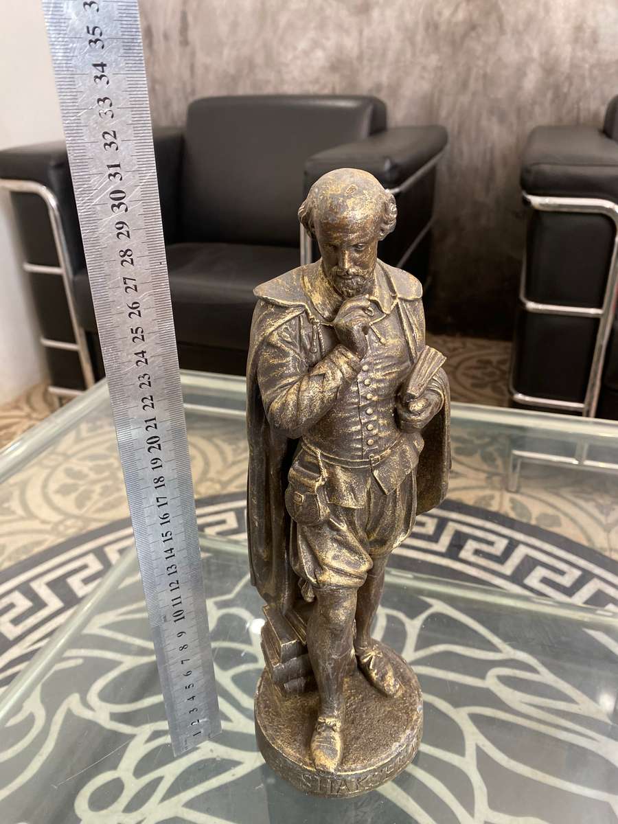 31CM tall spelter Shakespeare sculpture!!!!