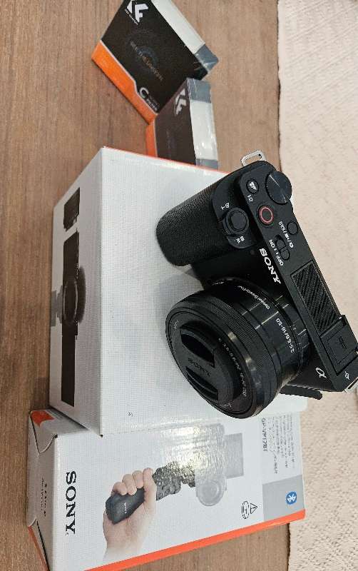 Sony Alpha ZV-E10 Mirrorless Vlogging Camera with E 16-50mm Lens plus Extra Accessories