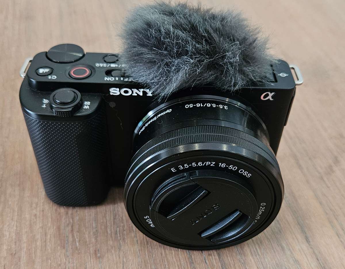 Sony Alpha ZV-E10 Mirrorless Vlogging Camera with E 16-50mm Lens plus Extra Accessories