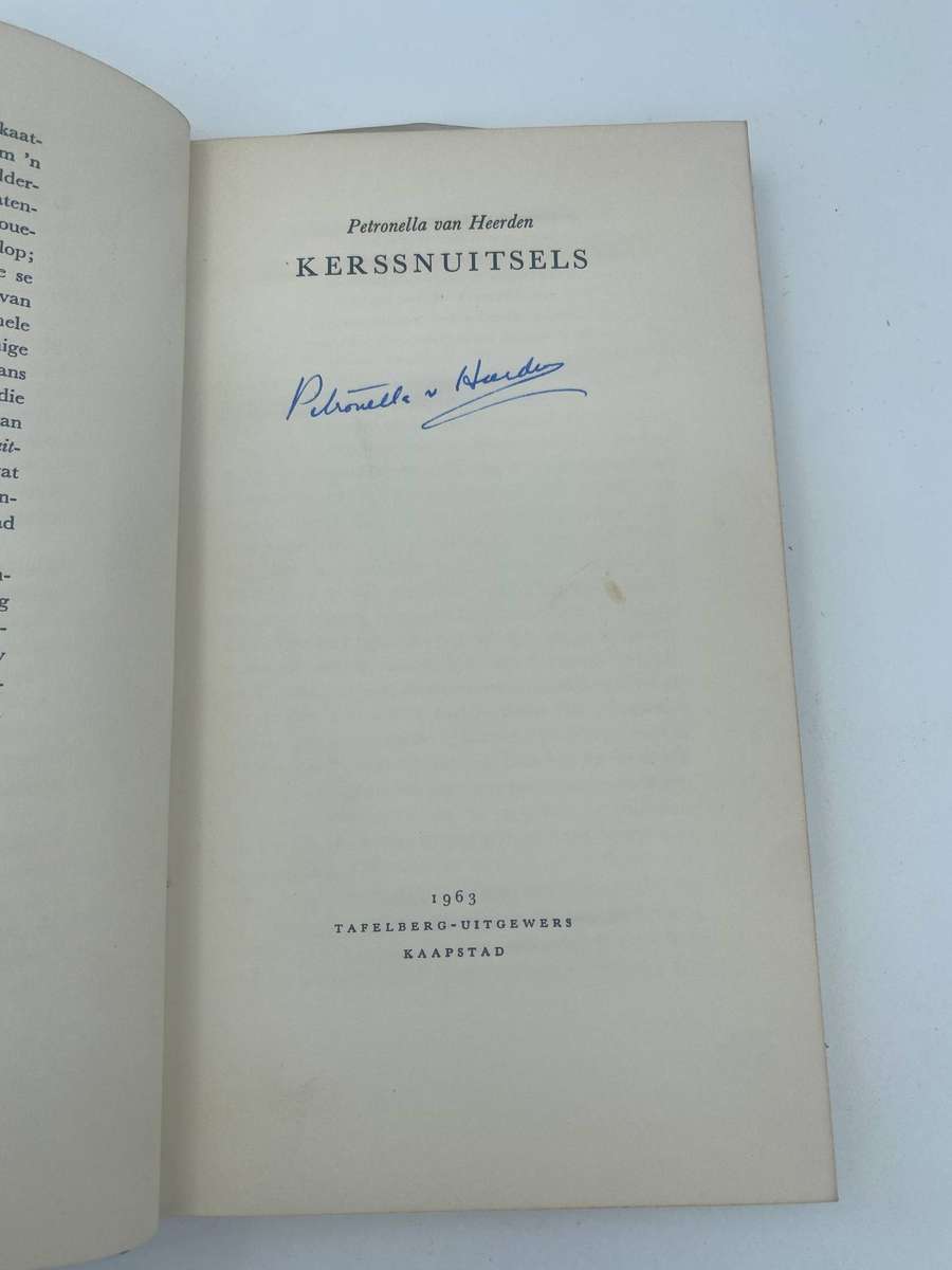 Kerssnuitsels - Petronella Van Heerden ,  geteken deur skrywer