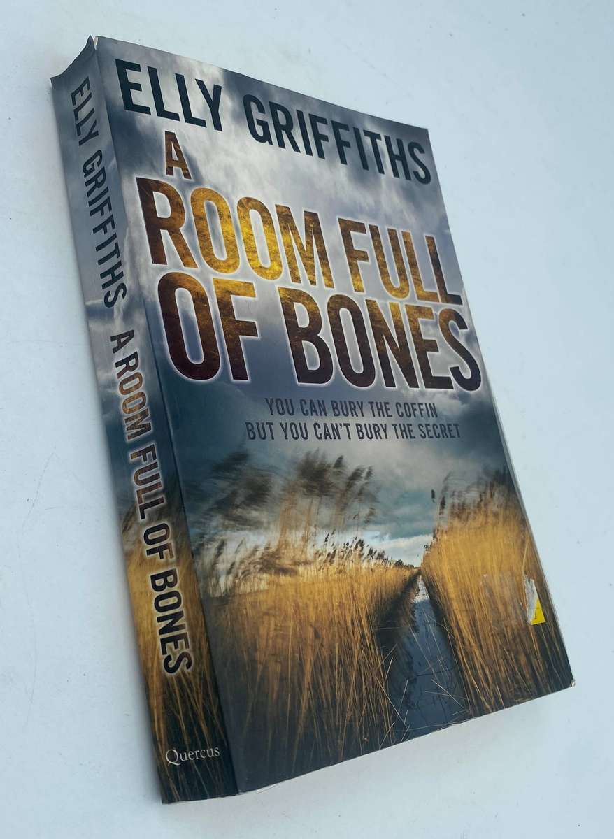 A Room full of bones - Elly Griffiths