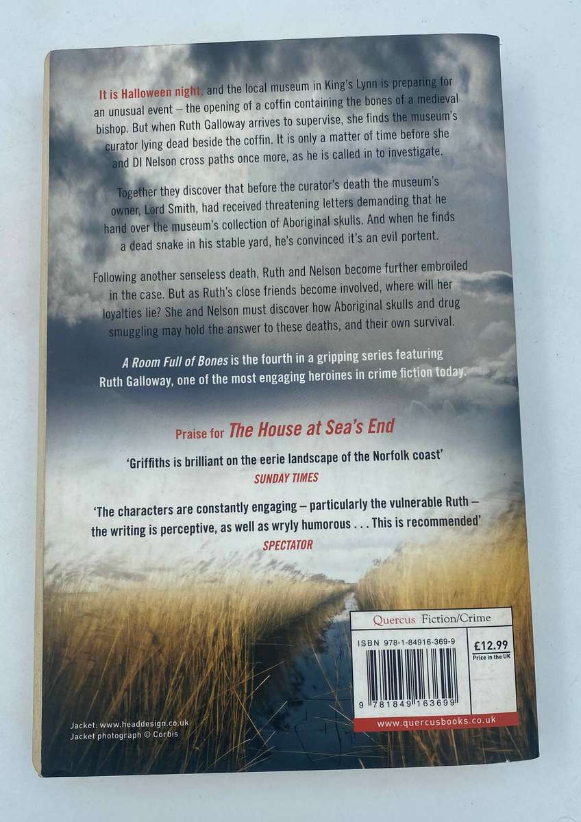 A Room full of bones - Elly Griffiths
