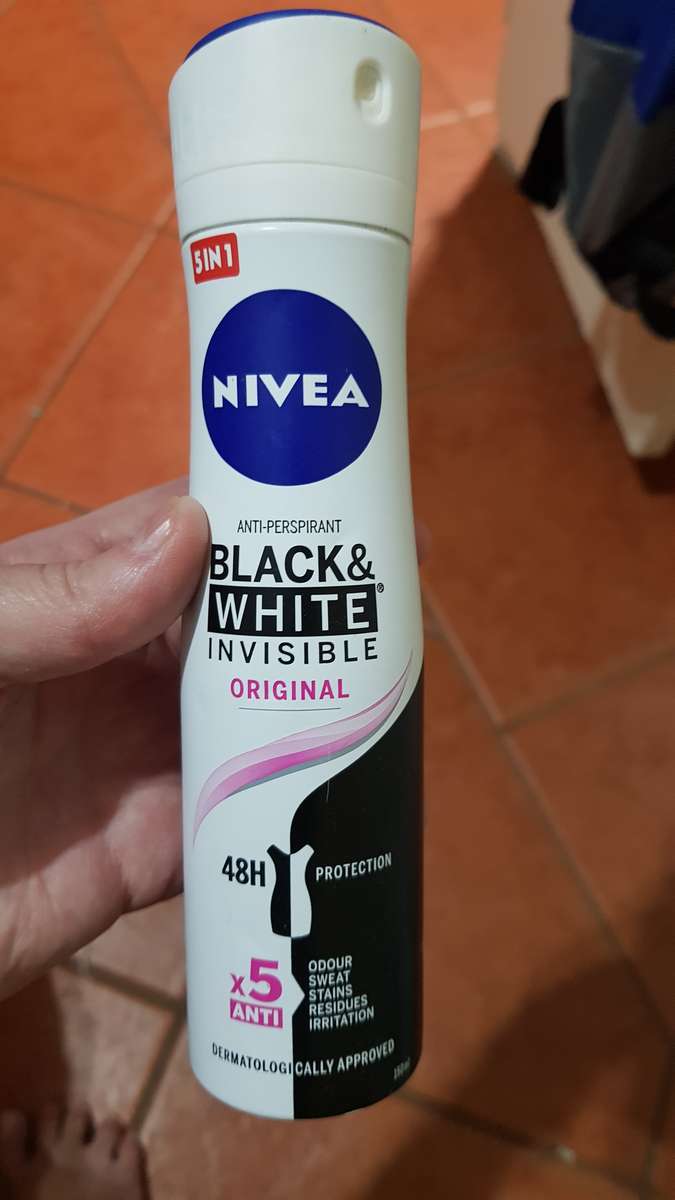 22 x Nivea Fresh Musk Deodorant and 15 x Black & White Invisible Anti-Perspirant