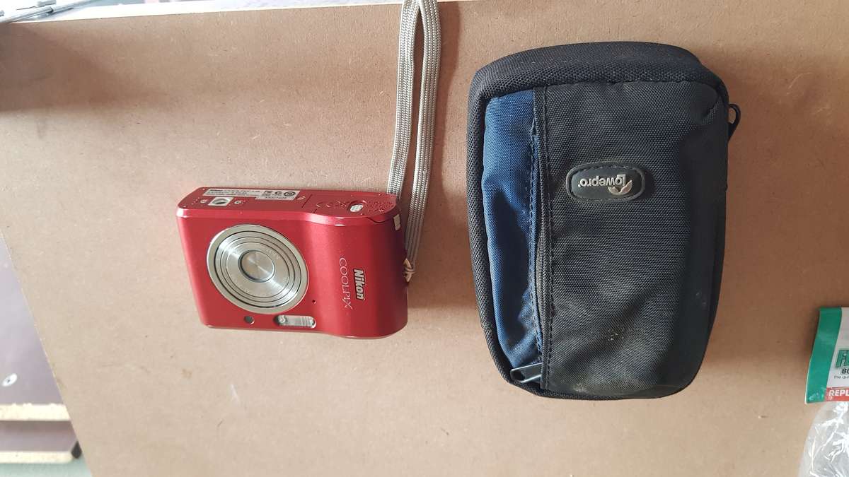 Nikon Coolpix L18 Camera