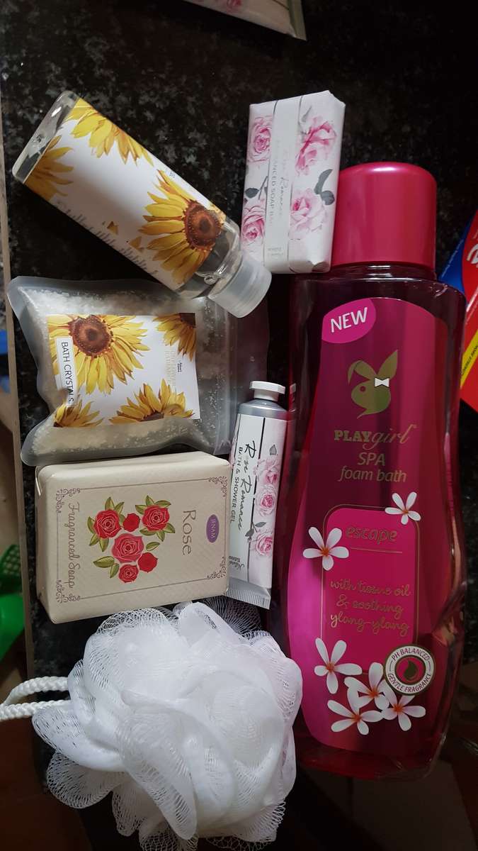 DQuip Wet/Dry Shaver, Foam Bath, Soap, Bath Crystals, Shower Gel, Scrunchie