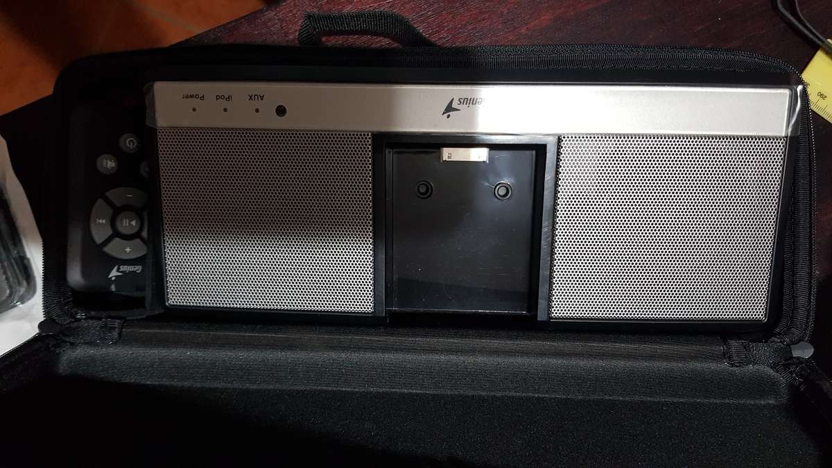 Apple iPod Classic 160GB 2009, Genius iTempo 350 Portable Speaker System for iPod & iPod Case