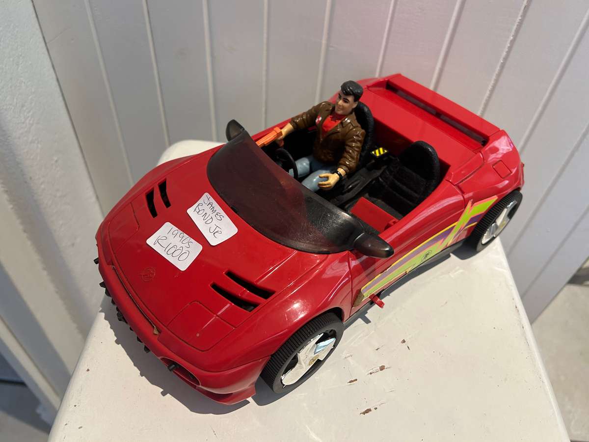 The JAMES BOND junior animated show Action Figure 1990s Hasbro toys