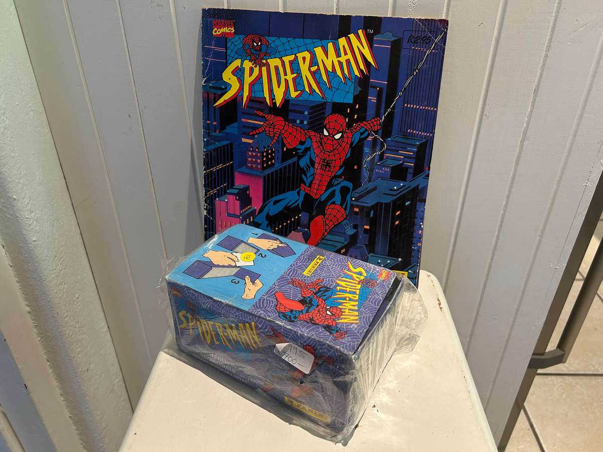 Vintage Panini Italy 1995 SPIDER-MAN Animated 2 Albums & 1 x box of 100 sealed packs of 5 stickers