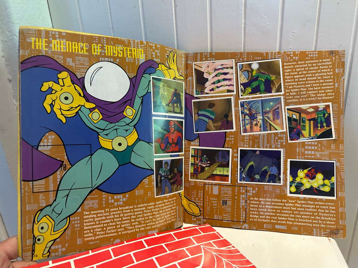 Vintage Panini Italy 1995 SPIDER-MAN Animated 2 Albums & 1 x box of 100 sealed packs of 5 stickers