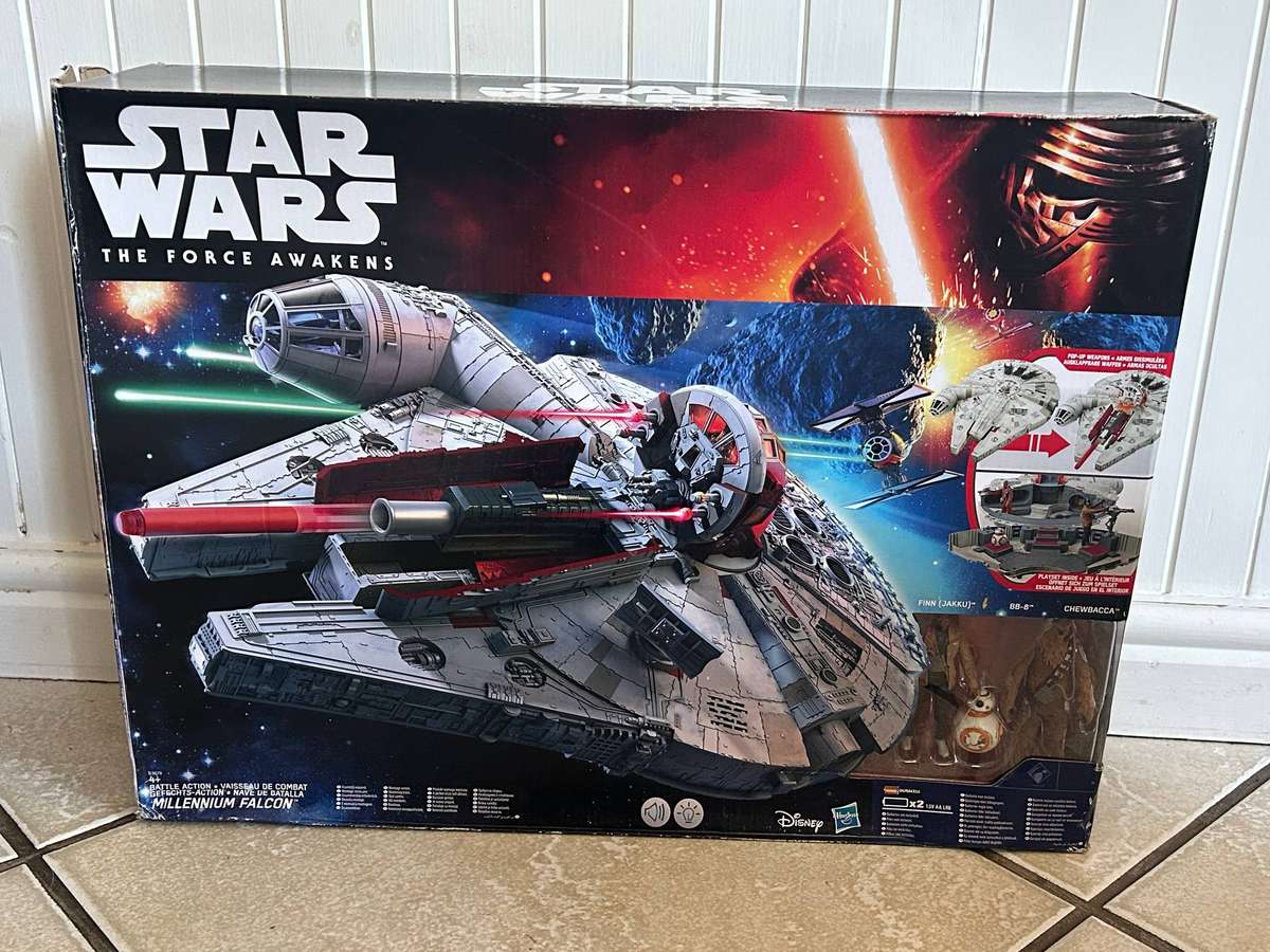 Hasbro Star Wars Episode 7 The Force Awakens MILLENNIUM FALCON mint in box