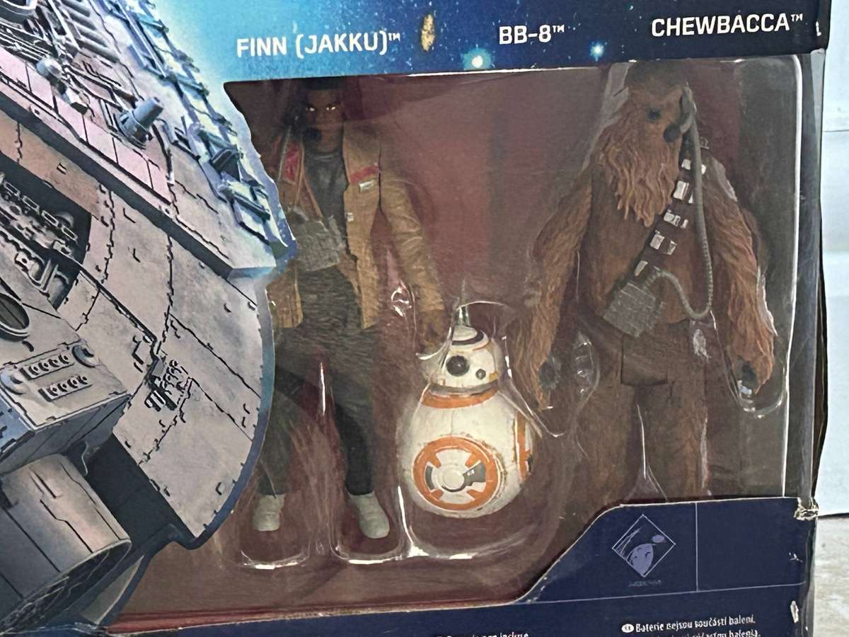 Hasbro Star Wars Episode 7 The Force Awakens MILLENNIUM FALCON mint in box
