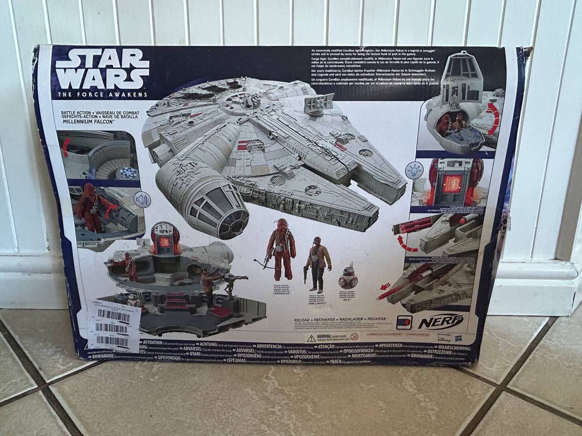 Hasbro Star Wars Episode 7 The Force Awakens MILLENNIUM FALCON mint in box