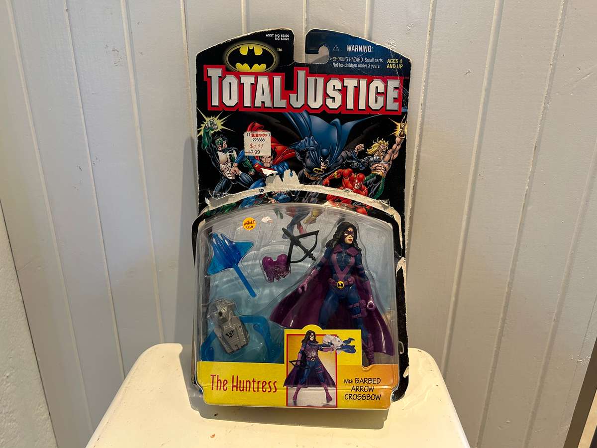 Kenner Toys Hasbro 1997 Total Justice DC Comics THE HUNTRESS Batman's Daughter Action figure