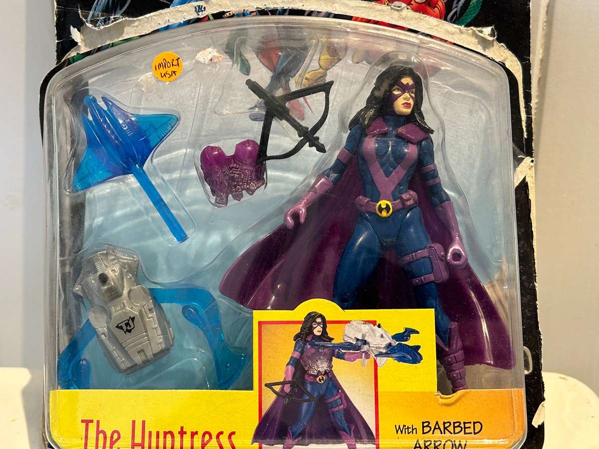 Kenner Toys Hasbro 1997 Total Justice DC Comics THE HUNTRESS Batman's Daughter Action figure