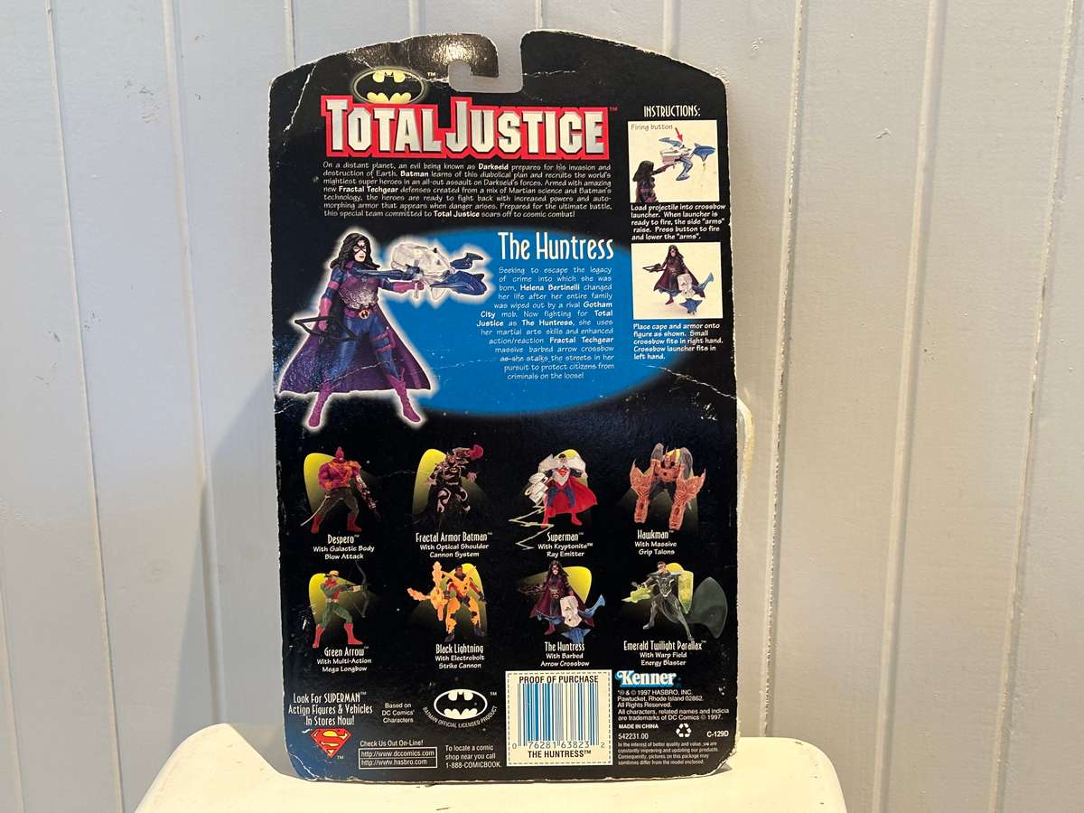 Kenner Toys Hasbro 1997 Total Justice DC Comics THE HUNTRESS Batman's Daughter Action figure