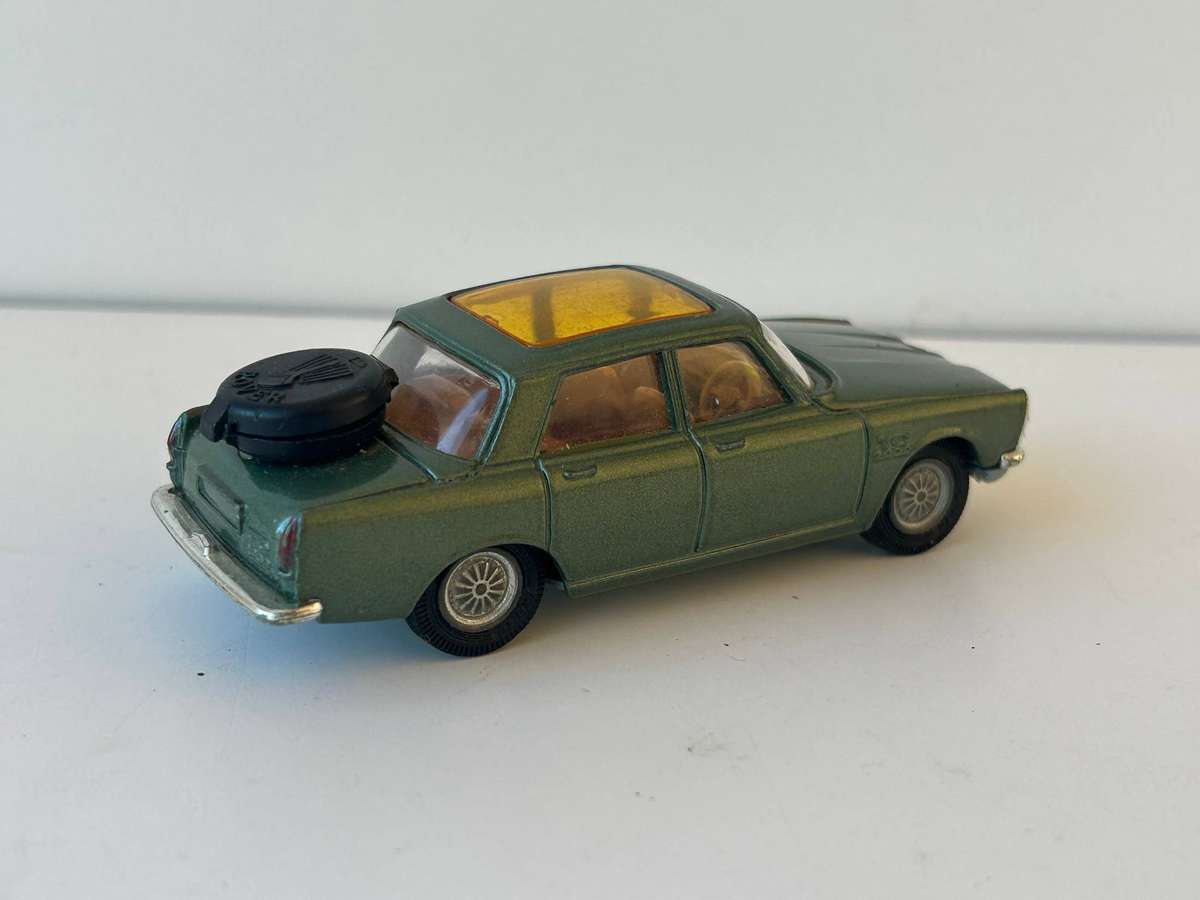 1968 Corgi diecast No 275 ROVER 2000TC diecast car