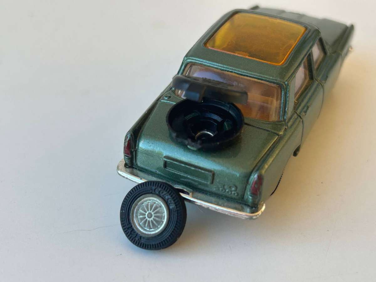 1968 Corgi diecast No 275 ROVER 2000TC diecast car