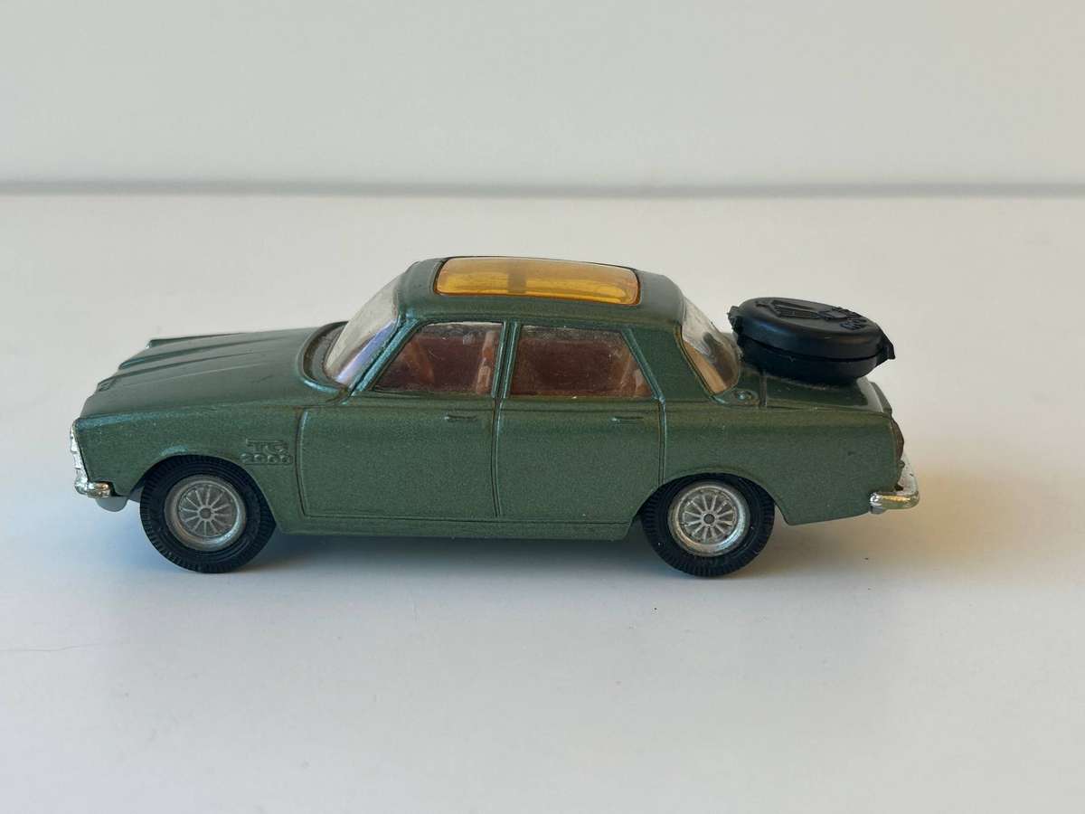 1968 Corgi diecast No 275 ROVER 2000TC diecast car