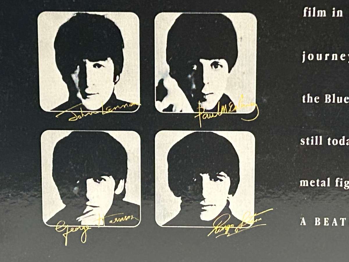 Corgi Toys No 05405 THE BEATLES YELLOW SUBMARINE & all FAB four figures