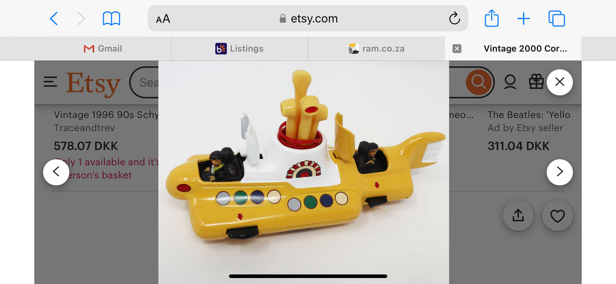 Corgi Toys No 05405 THE BEATLES YELLOW SUBMARINE & all FAB four figures