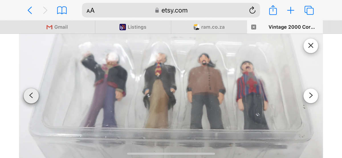 Corgi Toys No 05405 THE BEATLES YELLOW SUBMARINE & all FAB four figures