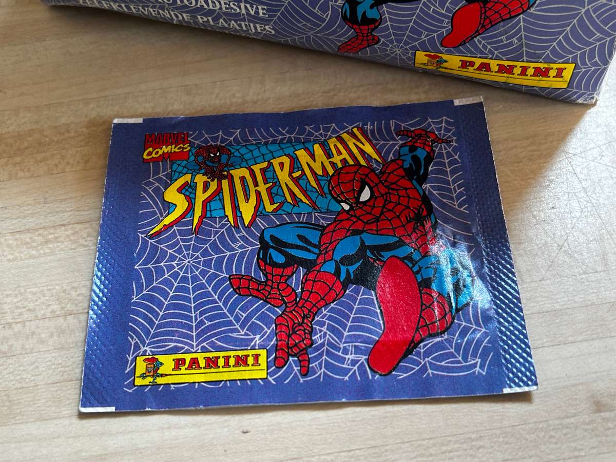 Vintage Panini Italy 1995 SPIDER-MAN Animated 2 Albums & 1 x box of 100 sealed packs of 5 stickers