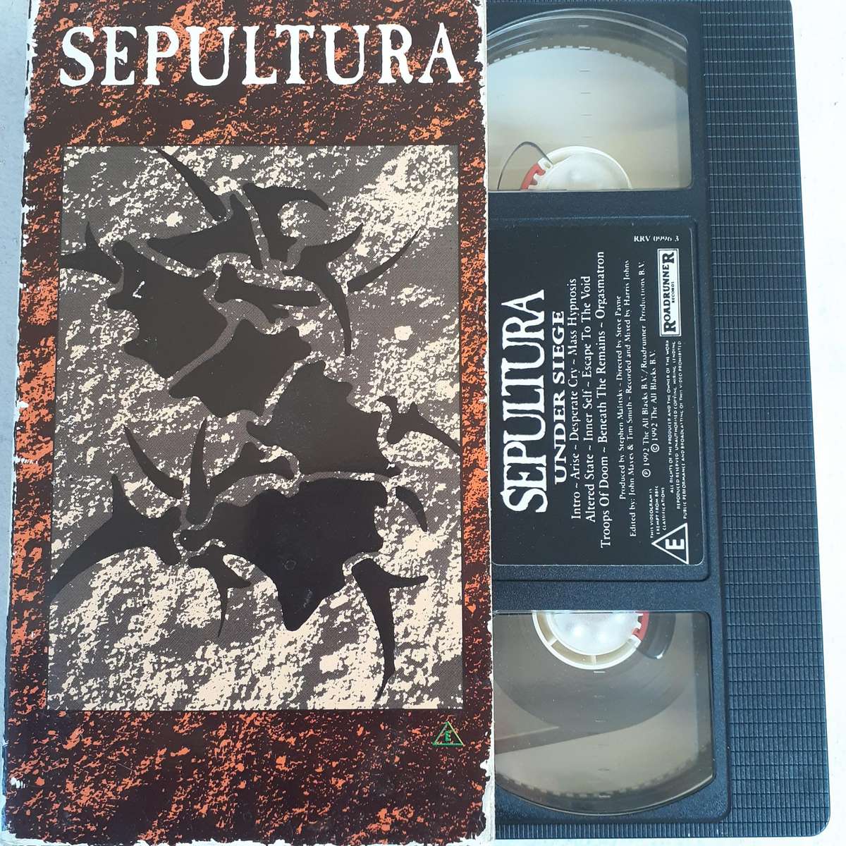 Sepultura - Under Siege (Live In Barcelona) [VHS VIDEO CASSETTE]