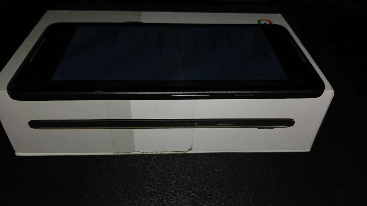 Google Pixel 2 XL 6.0", 64GB, 4GB RAM, Mostly Black