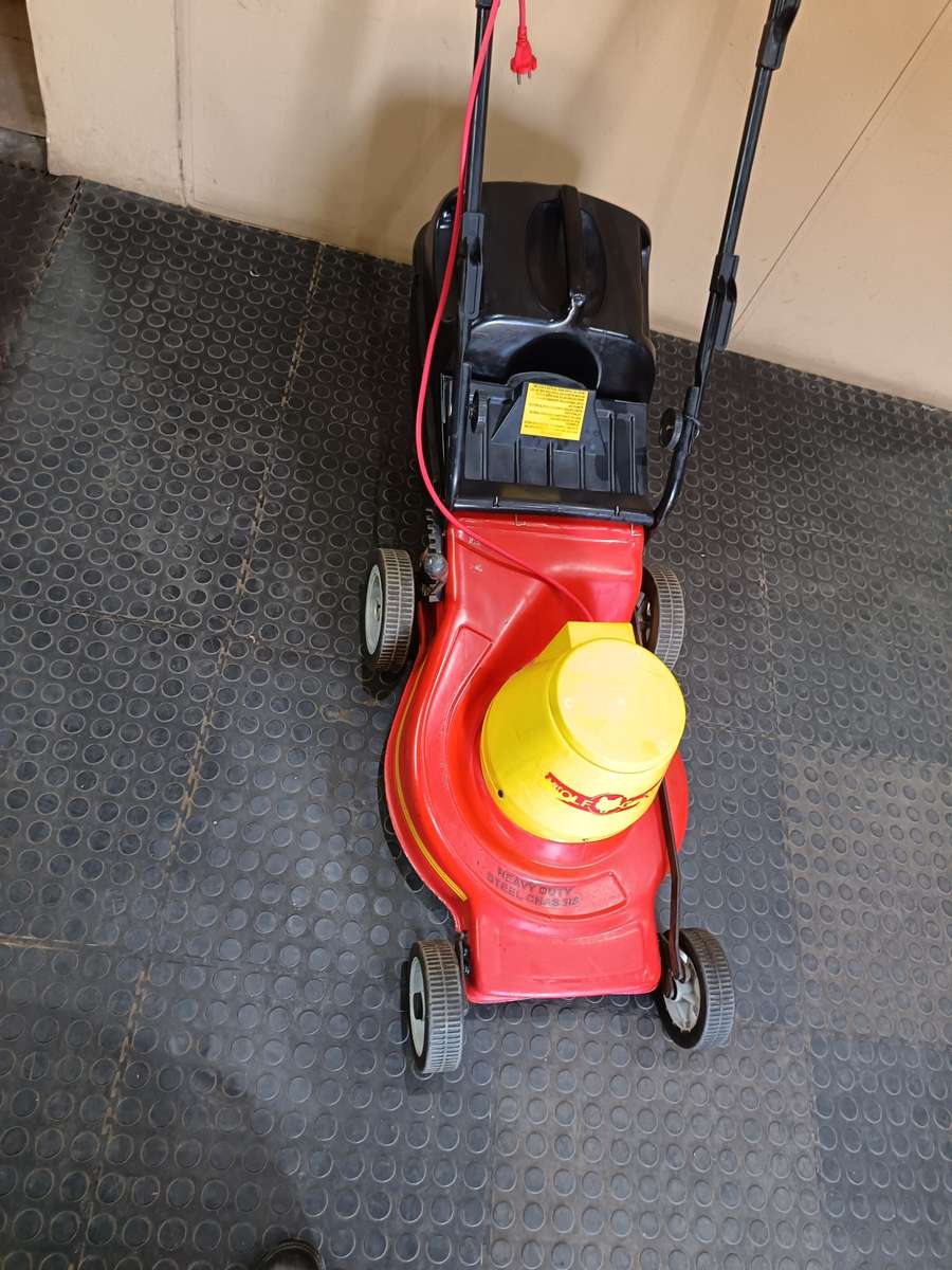 Wolf Cyclone 2200W Electric Lawnmower (Reconditioned)