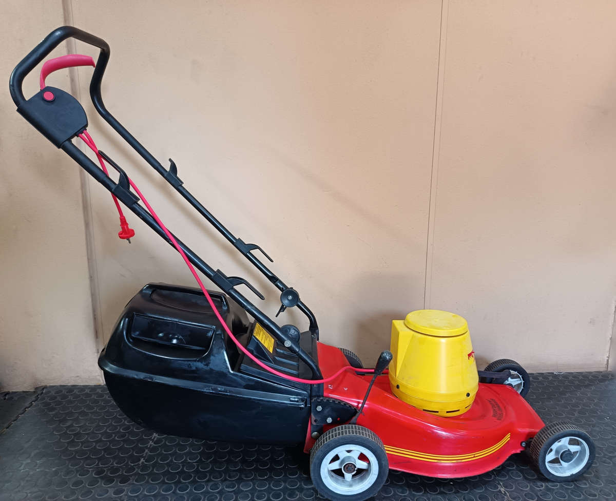 Wolf Cyclone 2200W Electric Lawnmower (Reconditioned)