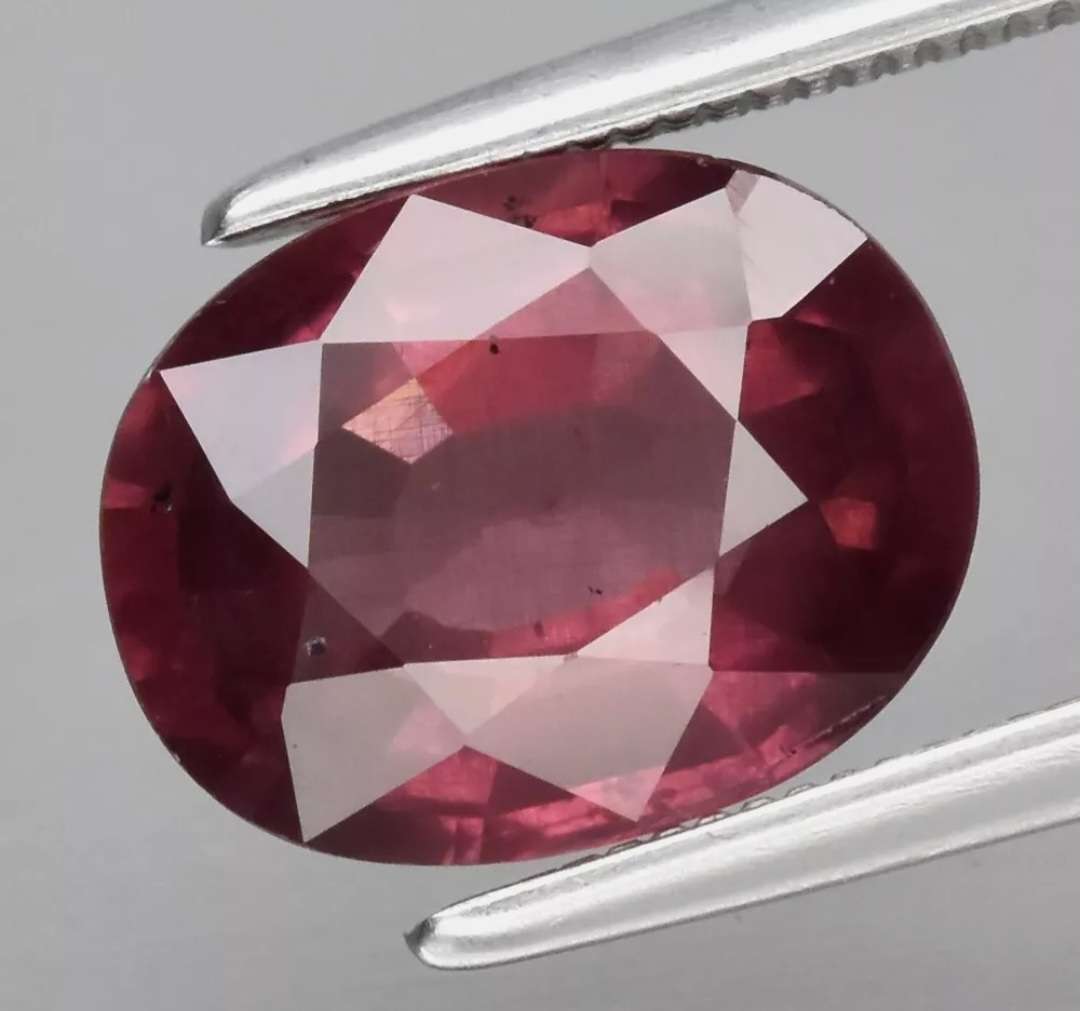 Beautiful 2.87ct Oval Cut Natural Purplish Pink Rhodolite Garnet
