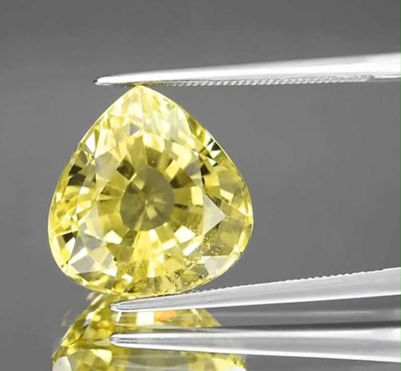 10.10ct Pear Cut Natural Lemon Quartz