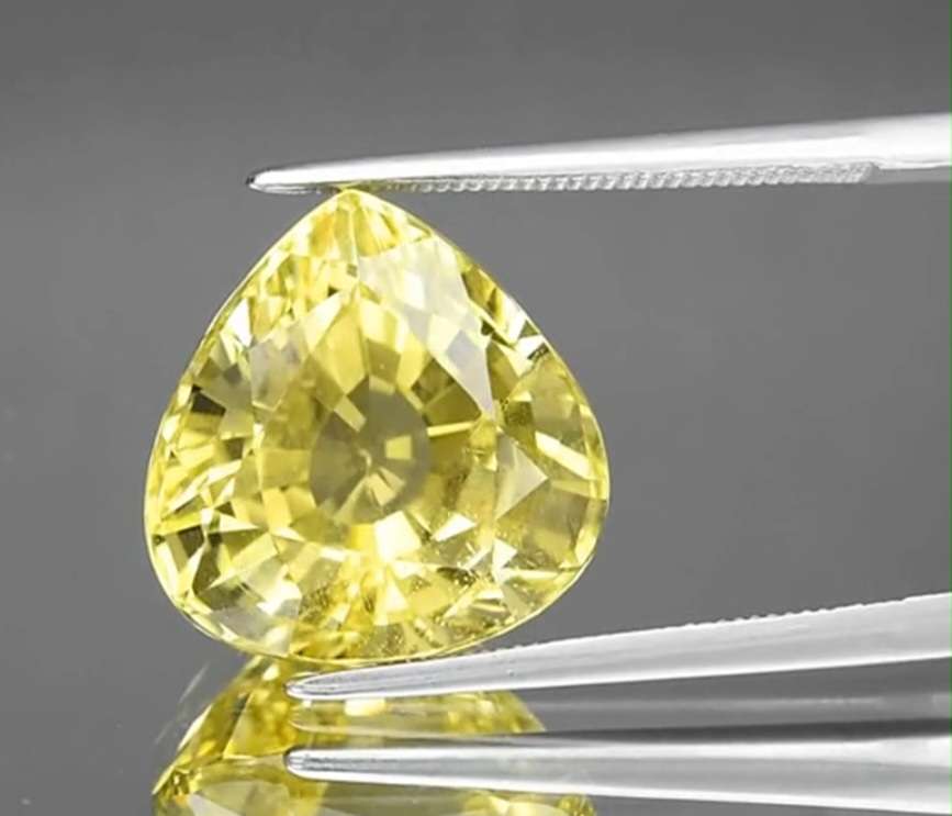 10.10ct Pear Cut Natural Lemon Quartz