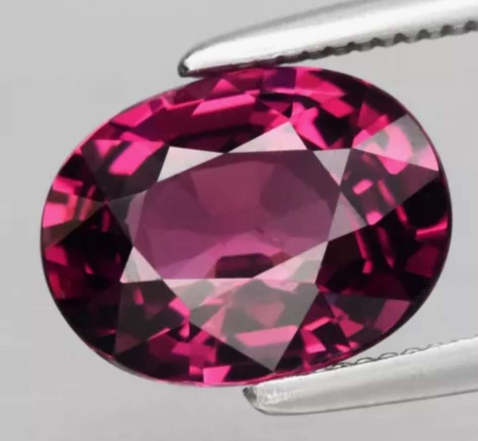 2.03ct Rhodolite Garnet Oval cut