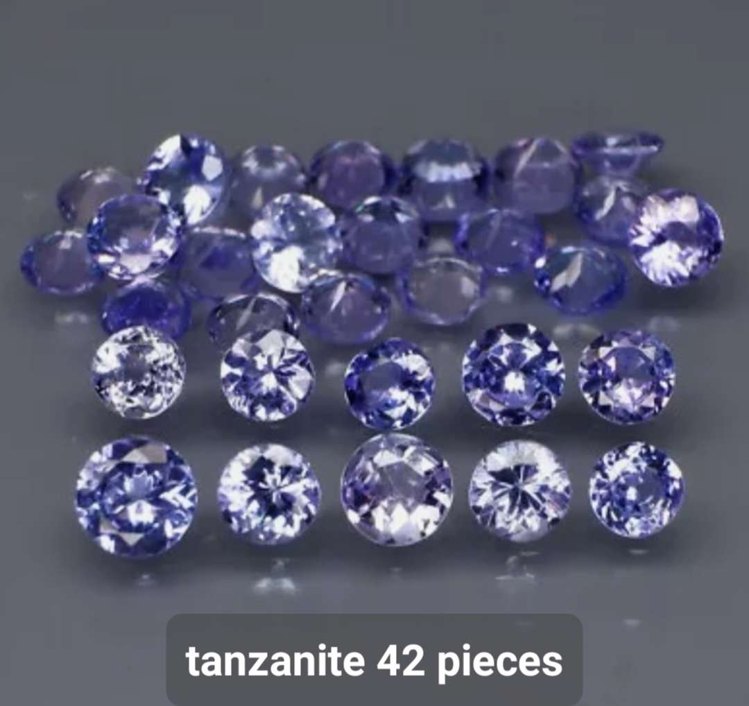 Natural Tanzanite Lot 4.50ct t.w 42 Pieces and 0.88ct Pear Cut Tanzanite