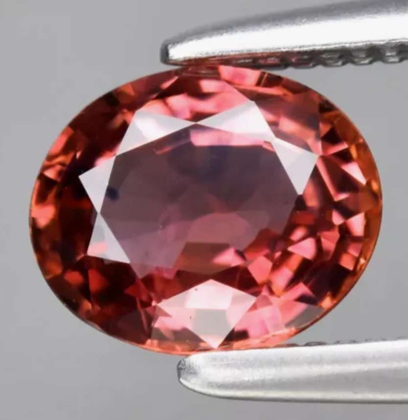 Stunning Oval Cut Natural Sapphire