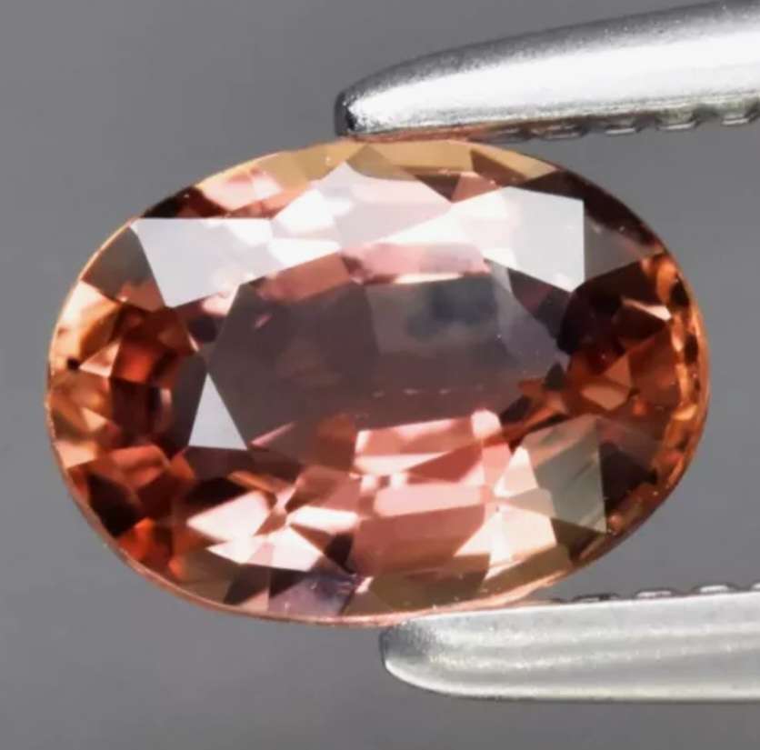 Stunning Oval Cut Natural Pinkish Orange Sapphire